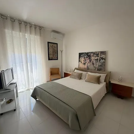 Claudioseahouse, *